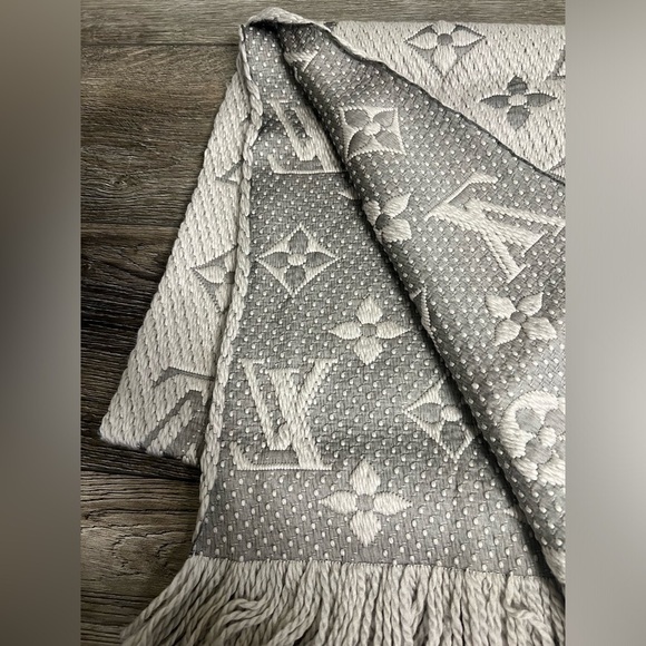 Louis Vuitton Gray Logomania Printed Scarf - Picture 2 of 5